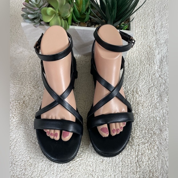Marc Fisher sandals size 8.5 - Picture 2 of 5